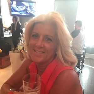 Meet your Posher, Dee-dee